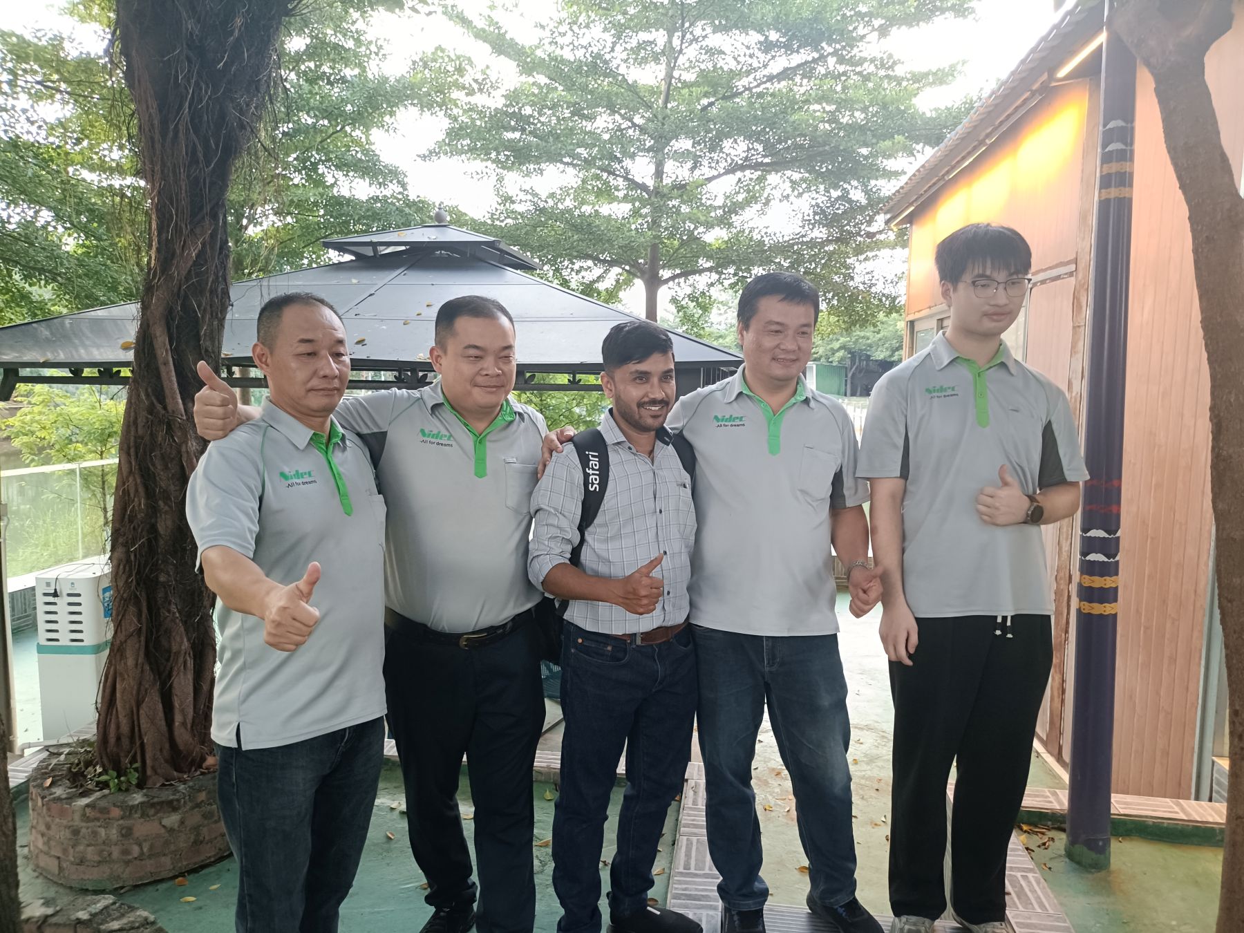 निडेक एलिवेटर ट्रैक्शन मशीन चीन और भारतीय के बीच गुणवत्तापूर्ण गतिविधि